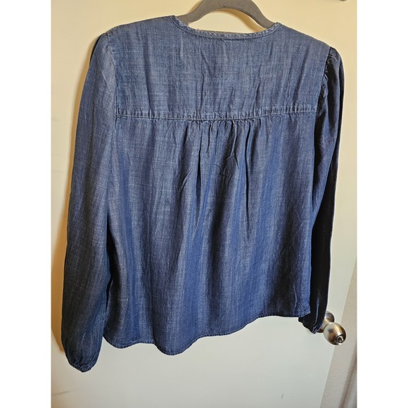 NWT Women's Chico's Chambray Long Sleeve Shirt Denim Smocked - Picture 6 of 9
